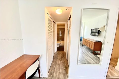 Condo in Miami Beach, Florida, 2 bedrooms  № 2028784 - photo 26