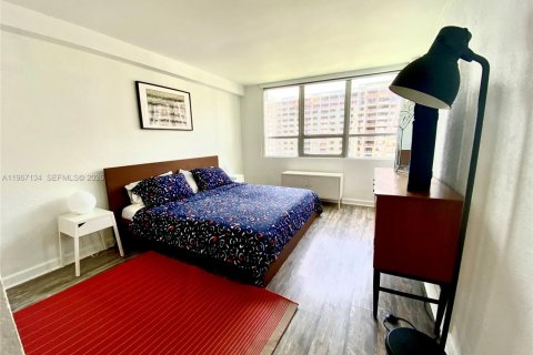 Condo in Miami Beach, Florida, 2 bedrooms  № 2028784 - photo 11