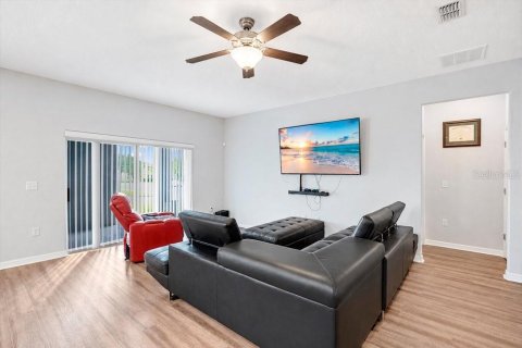 Villa ou maison à vendre à Apopka, Floride: 4 chambres, 220.09 m2 № 2408522 - photo 4