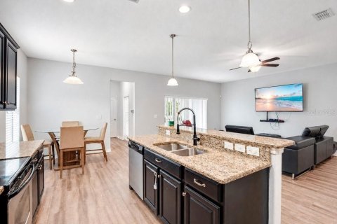Villa ou maison à vendre à Apopka, Floride: 4 chambres, 220.09 m2 № 2408522 - photo 8