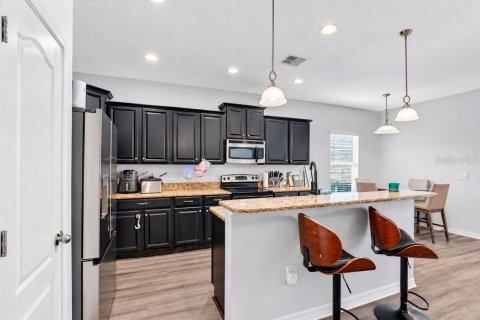 Villa ou maison à vendre à Apopka, Floride: 4 chambres, 220.09 m2 № 2408522 - photo 7