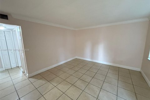 Condo in Dania Beach, Florida, 2 bedrooms  № 2040571 - photo 3