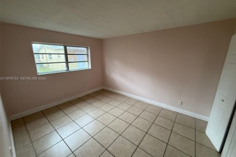 Condo in Dania Beach, Florida, 2 bedrooms  № 2040571 - photo 4