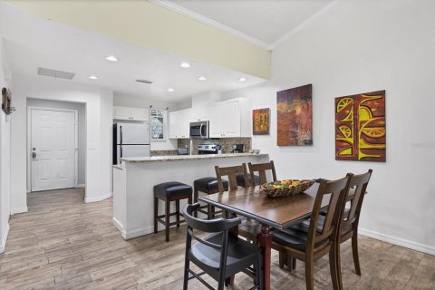 Condo in Bradenton, Florida, 2 bedrooms  № 1910767 - photo 10