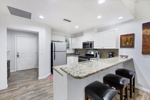 Condo in Bradenton, Florida, 2 bedrooms  № 1910767 - photo 6