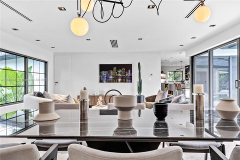 House in Fort Lauderdale, Florida 5 bedrooms, 214.51 sq.m. № 1864301 - photo 6