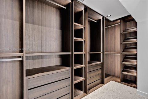 House in Fort Lauderdale, Florida 5 bedrooms, 214.51 sq.m. № 1864301 - photo 29