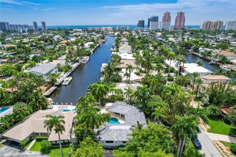 House in Fort Lauderdale, Florida 5 bedrooms, 214.51 sq.m. № 1864301 - photo 1