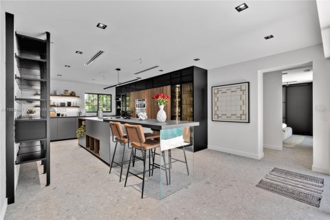 House in Fort Lauderdale, Florida 5 bedrooms, 214.51 sq.m. № 1864301 - photo 12