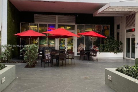 Condo in Miami, Florida, 1 bedroom  № 2023793 - photo 23