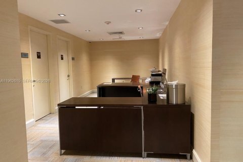 Condo in Miami, Florida, 1 bedroom  № 2023793 - photo 18