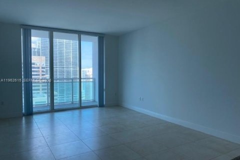 Condo in Miami, Florida, 1 bedroom  № 2023793 - photo 4