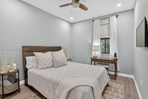 Townhouse in Davie, Florida 3 bedrooms, 170.48 sq.m. № 1992793 - photo 23