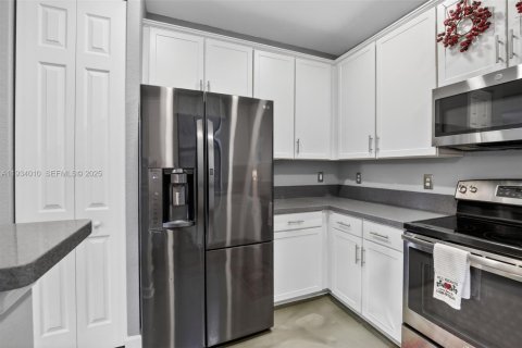 Townhouse in Davie, Florida 3 bedrooms, 170.48 sq.m. № 1992793 - photo 15