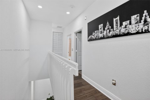 Townhouse in Davie, Florida 3 bedrooms, 170.48 sq.m. № 1992793 - photo 28