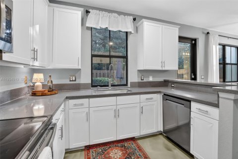 Townhouse in Davie, Florida 3 bedrooms, 170.48 sq.m. № 1992793 - photo 13