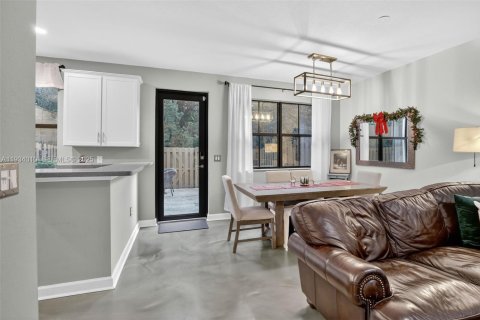 Townhouse in Davie, Florida 3 bedrooms, 170.48 sq.m. № 1992793 - photo 9