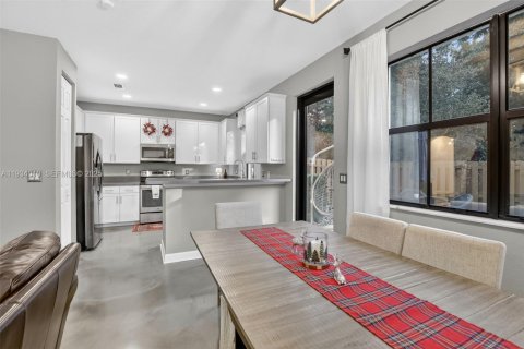 Townhouse in Davie, Florida 3 bedrooms, 170.48 sq.m. № 1992793 - photo 11