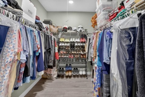 Townhouse in Davie, Florida 3 bedrooms, 170.48 sq.m. № 1992793 - photo 20