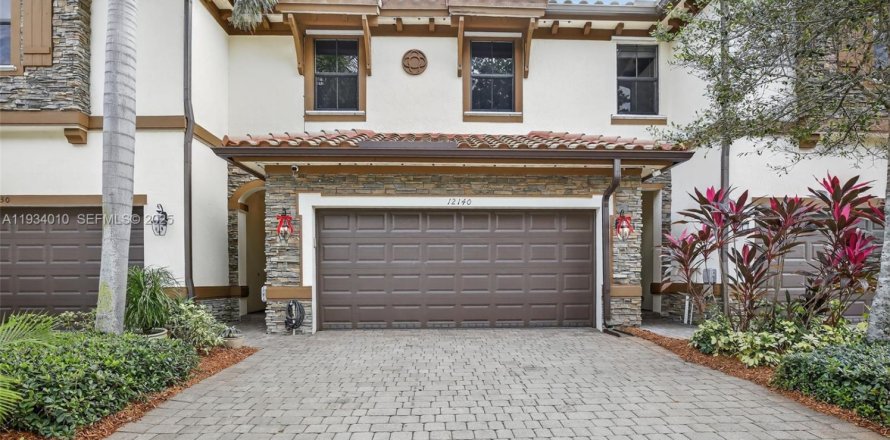 Townhouse in Davie, Florida 3 bedrooms, 170.48 sq.m. № 1992793
