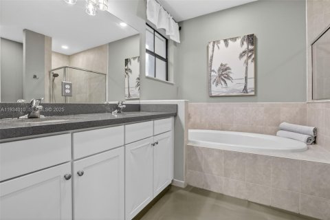 Townhouse in Davie, Florida 3 bedrooms, 170.48 sq.m. № 1992793 - photo 21