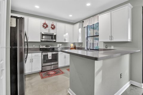 Townhouse in Davie, Florida 3 bedrooms, 170.48 sq.m. № 1992793 - photo 12