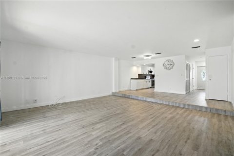 Adosado en venta en Sunrise, Florida, 2 dormitorios, 148.64 m2 № 1889467 - foto 3