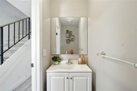 Adosado en venta en Sunrise, Florida, 2 dormitorios, 148.64 m2 № 1889467 - foto 16