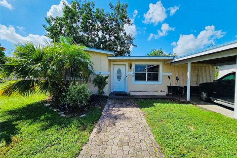 Casa en venta en Fort Lauderdale, Florida, 4 dormitorios, 127.09 m2 № 1920810 - foto 3