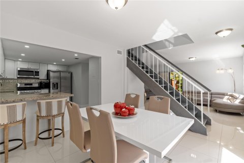 Adosado en venta en Miami, Florida, 3 dormitorios, 123.56 m2 № 1941157 - foto 3