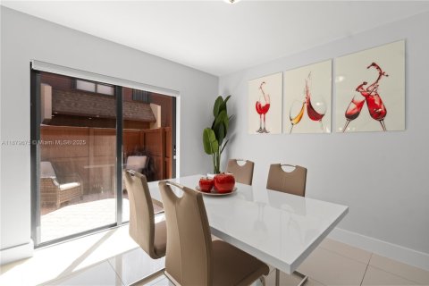 Adosado en venta en Miami, Florida, 3 dormitorios, 123.56 m2 № 1941157 - foto 9