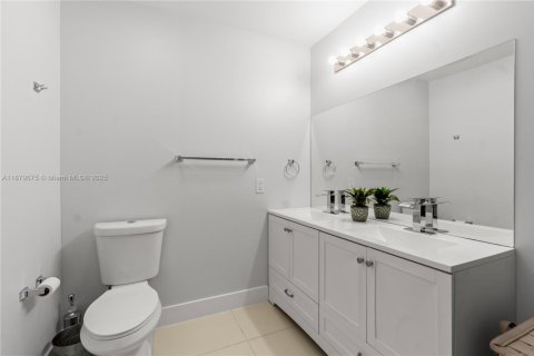 Adosado en venta en Miami, Florida, 3 dormitorios, 123.56 m2 № 1941157 - foto 25