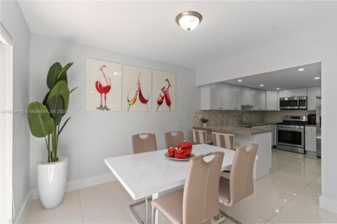 Adosado en venta en Miami, Florida, 3 dormitorios, 123.56 m2 № 1941157 - foto 4