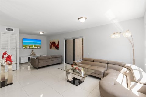 Adosado en venta en Miami, Florida, 3 dormitorios, 123.56 m2 № 1941157 - foto 12