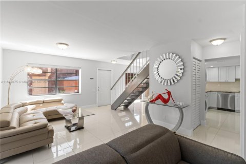 Adosado en venta en Miami, Florida, 3 dormitorios, 123.56 m2 № 1941157 - foto 14