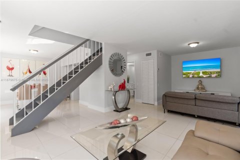 Adosado en venta en Miami, Florida, 3 dormitorios, 123.56 m2 № 1941157 - foto 1