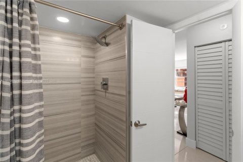 Adosado en venta en Miami, Florida, 3 dormitorios, 123.56 m2 № 1941157 - foto 16