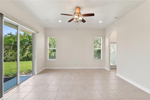 Villa ou maison à vendre à Sarasota, Floride: 4 chambres, 211.63 m2 № 2431948 - photo 16