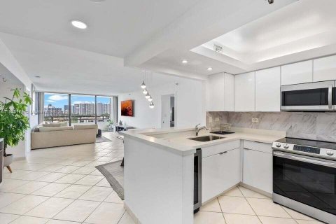 Condo in Aventura, Florida, 2 bedrooms  № 1942361 - photo 5