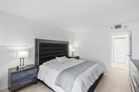 Condo in Aventura, Florida, 2 bedrooms  № 1942361 - photo 12