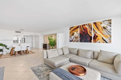 Condo in Aventura, Florida, 2 bedrooms  № 1942361 - photo 1