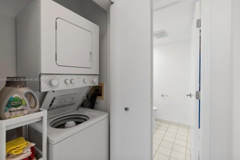 Condo in Aventura, Florida, 2 bedrooms  № 1942361 - photo 21