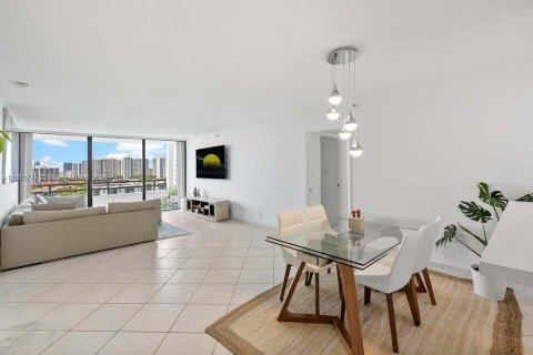 Condo in Aventura, Florida, 2 bedrooms  № 1942361 - photo 7
