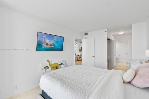 Condo in Aventura, Florida, 2 bedrooms  № 1942361 - photo 17