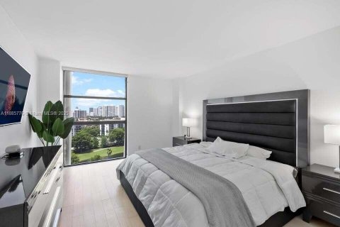 Condo in Aventura, Florida, 2 bedrooms  № 1942361 - photo 11