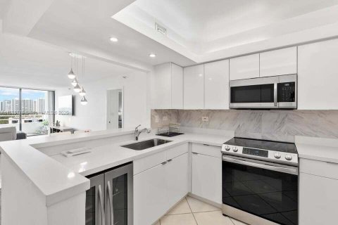 Condo in Aventura, Florida, 2 bedrooms  № 1942361 - photo 6