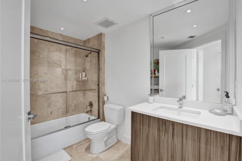 Copropriété à vendre à Hallandale Beach, Floride: 3 chambres, 159.42 m2 № 1997721 - photo 23