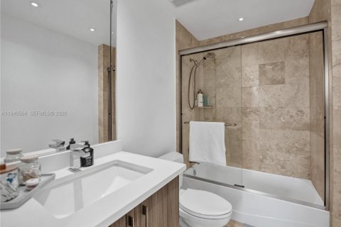 Copropriété à vendre à Hallandale Beach, Floride: 3 chambres, 159.42 m2 № 1997721 - photo 21