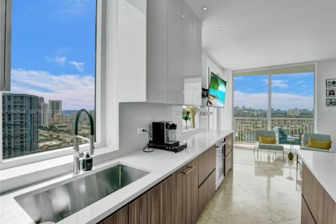 Copropriété à vendre à Hallandale Beach, Floride: 3 chambres, 159.42 m2 № 1997721 - photo 2