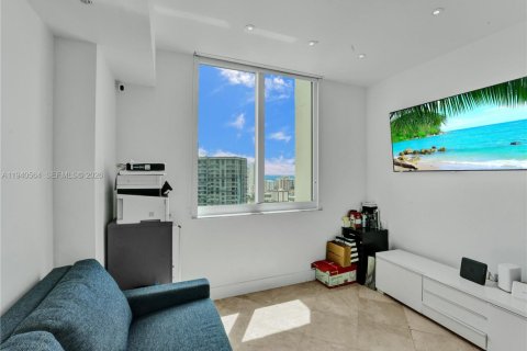 Copropriété à vendre à Hallandale Beach, Floride: 3 chambres, 159.42 m2 № 1997721 - photo 19